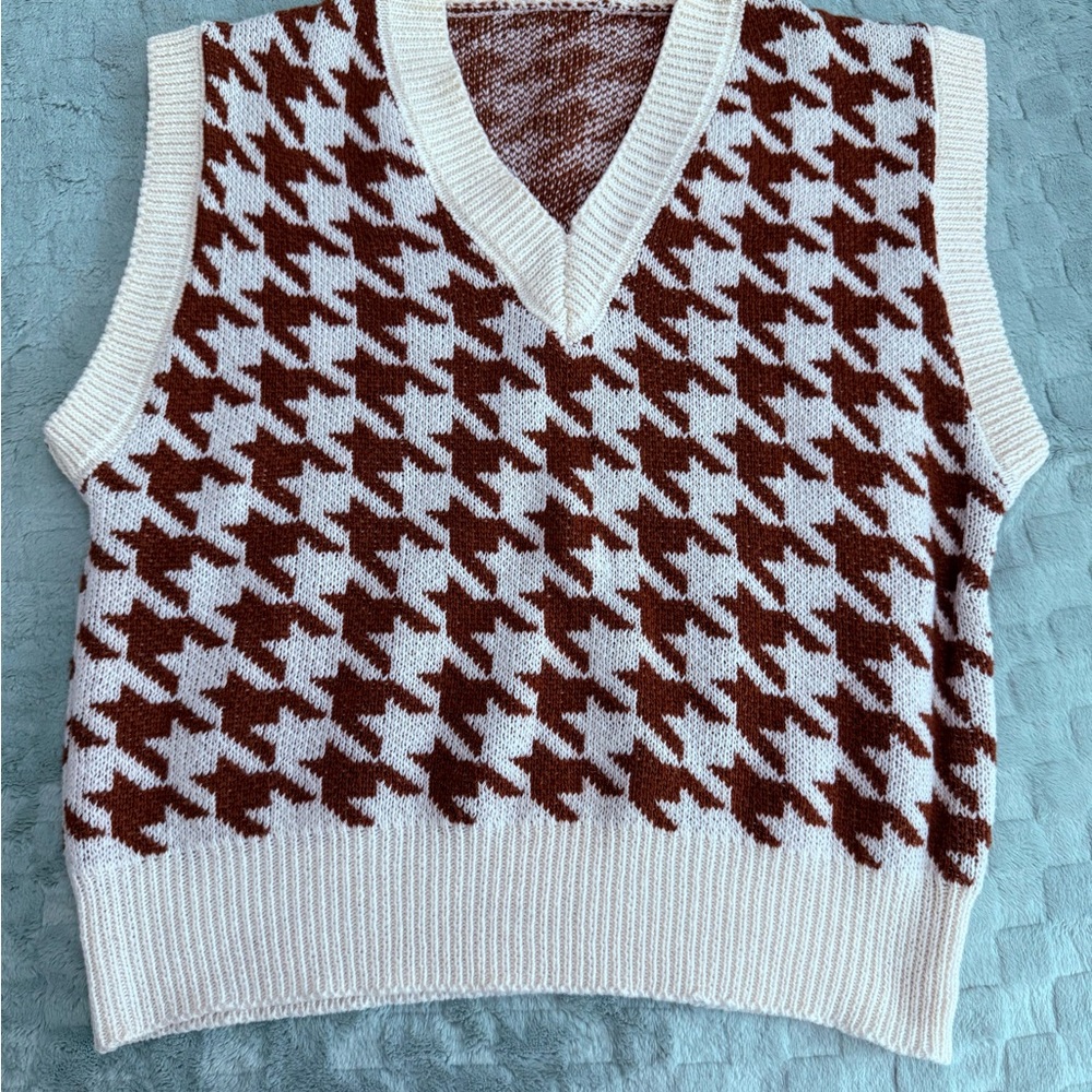 Stylish Houndstooth Sweater Vest - Brown and Cream